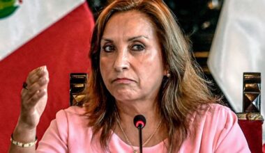 Legisladores en el Congreso de Perú impulsan una moción de vacancia contra la presidenta Dina Boluarte