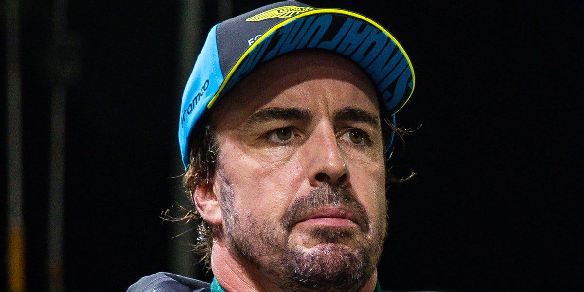 Isack Hadjar, sobre su duelo con el Aston Martin F1 de Fernando Alonso en el GP de Singapur: "Está gruñón..."