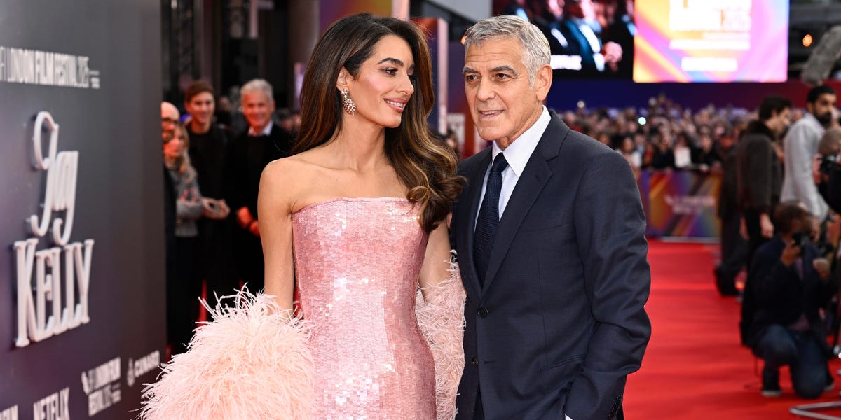 Amal Clooney se convierte en la más elegante con un vestido inspirado en Jennifer López y Shakira