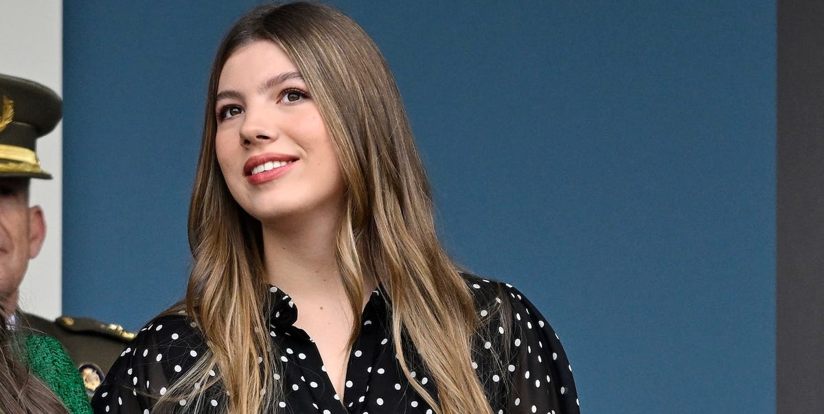 El vestido de lunares de la infanta Sofía inspirado en Lady Di y Kate Middleton la convierte en protagonista del desfile