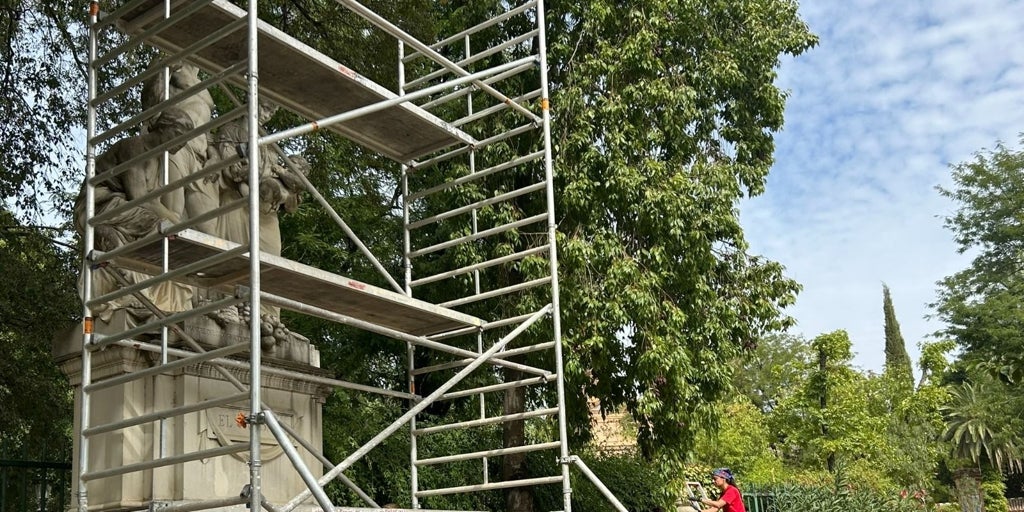 El Ayuntamiento de Sevilla inicia la restauración de las esculturas de la Glorieta de Covadonga