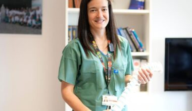 Aviso de la traumatóloga Geek sobre el mal de los huesos que amenaza a «la mitad de la población»