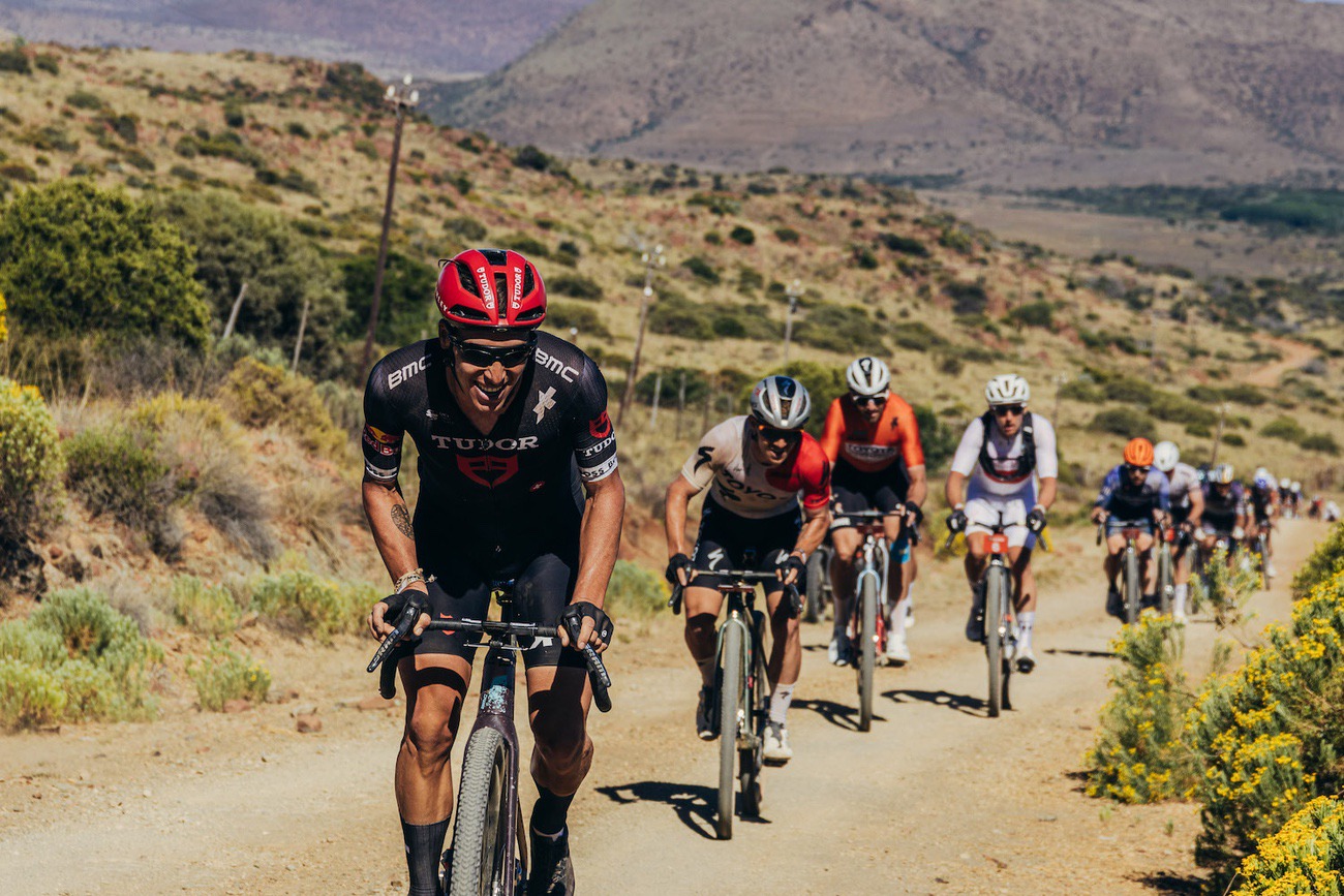 Simon Pellaud y Lauren Stephens se imponen en la tercera etapa del Nedbank Gravel Burn