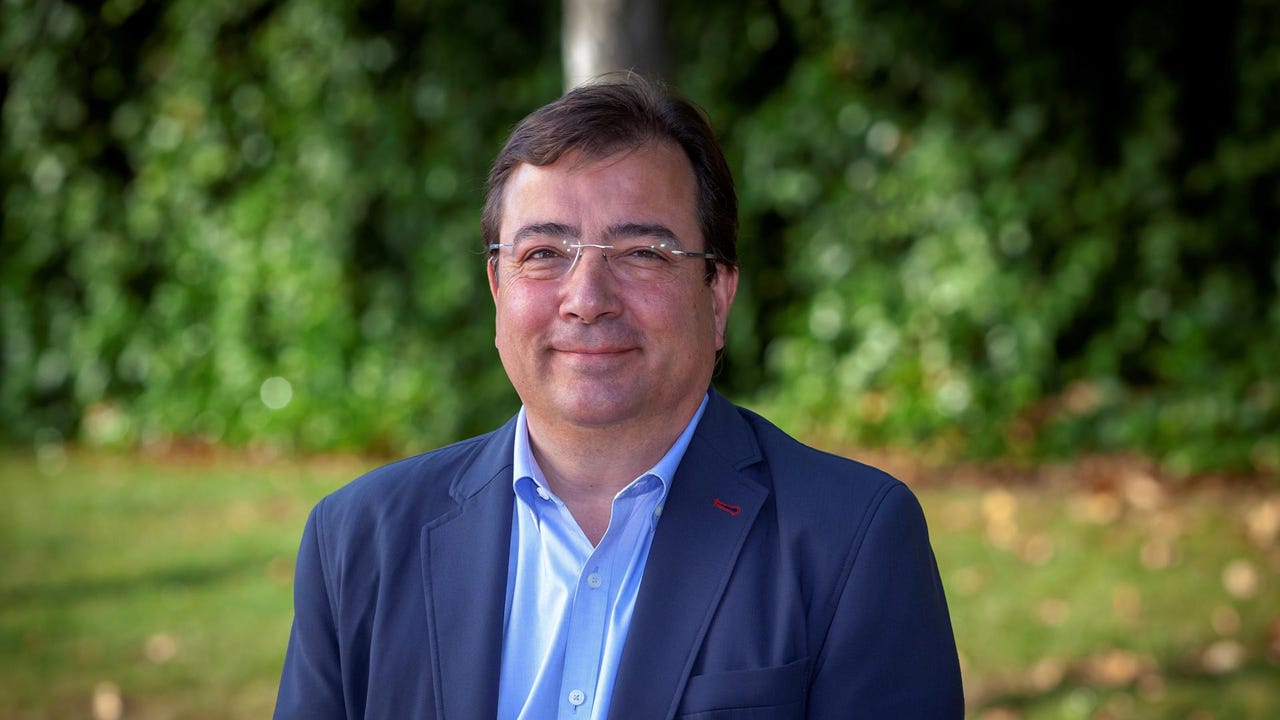 "Te vas cuando más falta hacen políticos y buenas personas como tú"