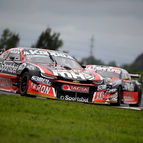 Agustín Canapino le ganó una carrera inolvidable a Matías Rossi y conquistó su cuarta final de TC en San Nicolás