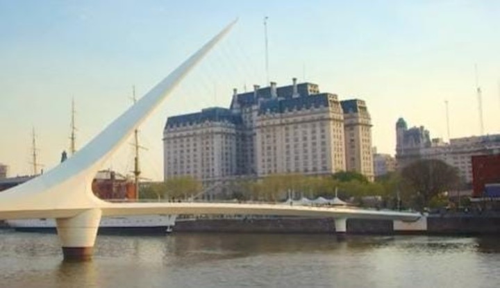 La imagen que eligió Alpine del Puente de la Mujer.