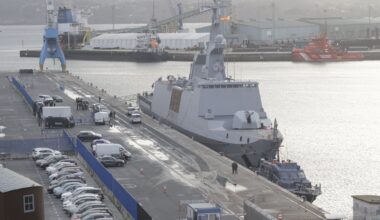 Gran despliegue policial en el puerto de A Coruña y detenciones en alta mar por un alijo de cocaína - La Voz de Galicia