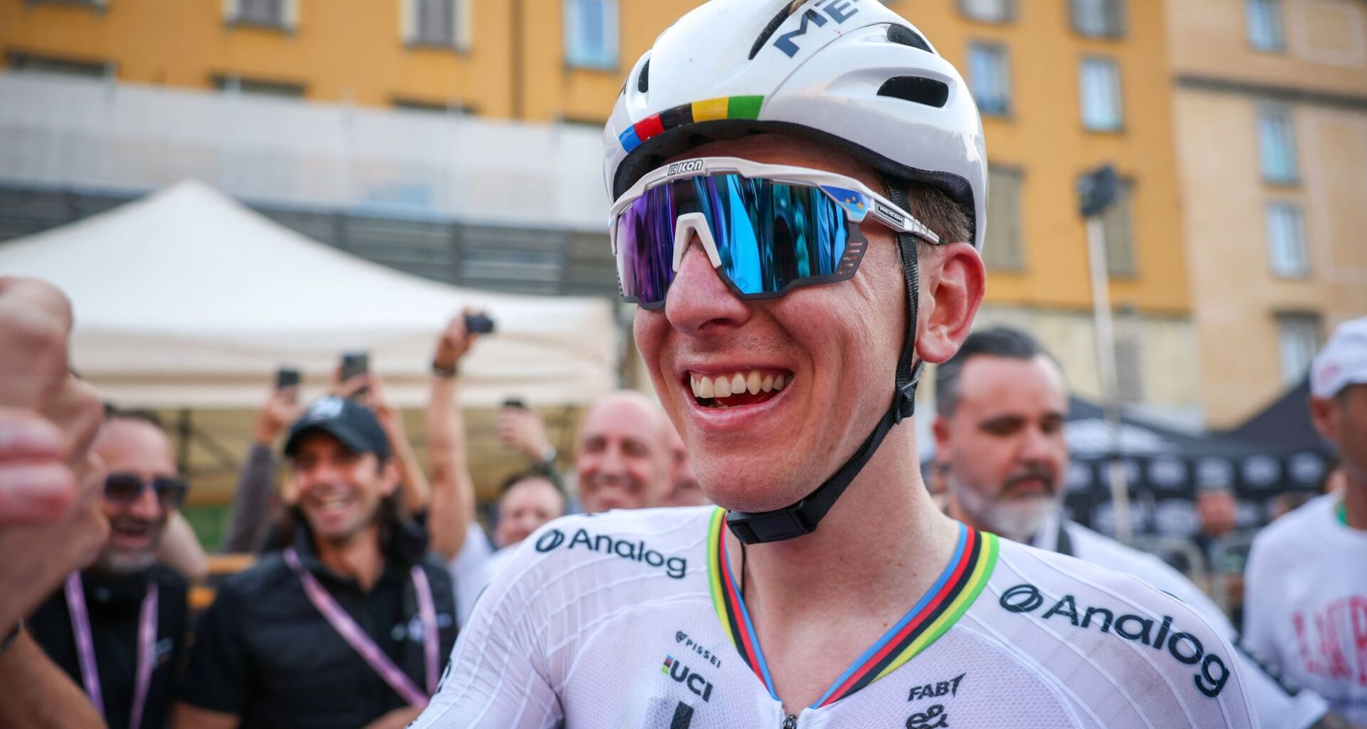 Tadej Pogacar acepta el "gran reto" de San Remo y Roubaix para 2026 y la llamada de Eddy Merckx tras ganar su quinta Il Lombardia