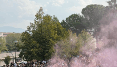 Los Mossos cargan contra unos encapuchados en la UAB que impedían un acto de S'ha Acabat! y Vito Quiles
