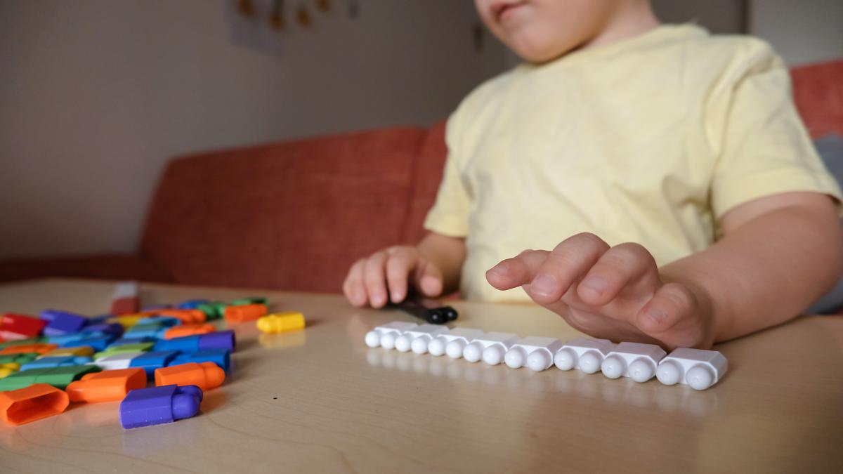 Distinguen dos perfiles genéticos dentro del autismo asociados a la edad de diagnóstico