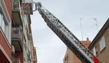 Rescatado un menor de 10 años y su hermano de 23 en un incendio en Zaragoza | Zaragoza