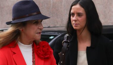 La infanta Elena y Victoria Federica coinciden en Madrid con dos 'looks' de domingo muy diferentes