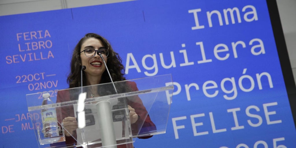 Inma Aguilera, durante la inauguración de la Feria del Libro de Sevilla: «Málaga es mi madre, y Sevilla, mi... - ABC