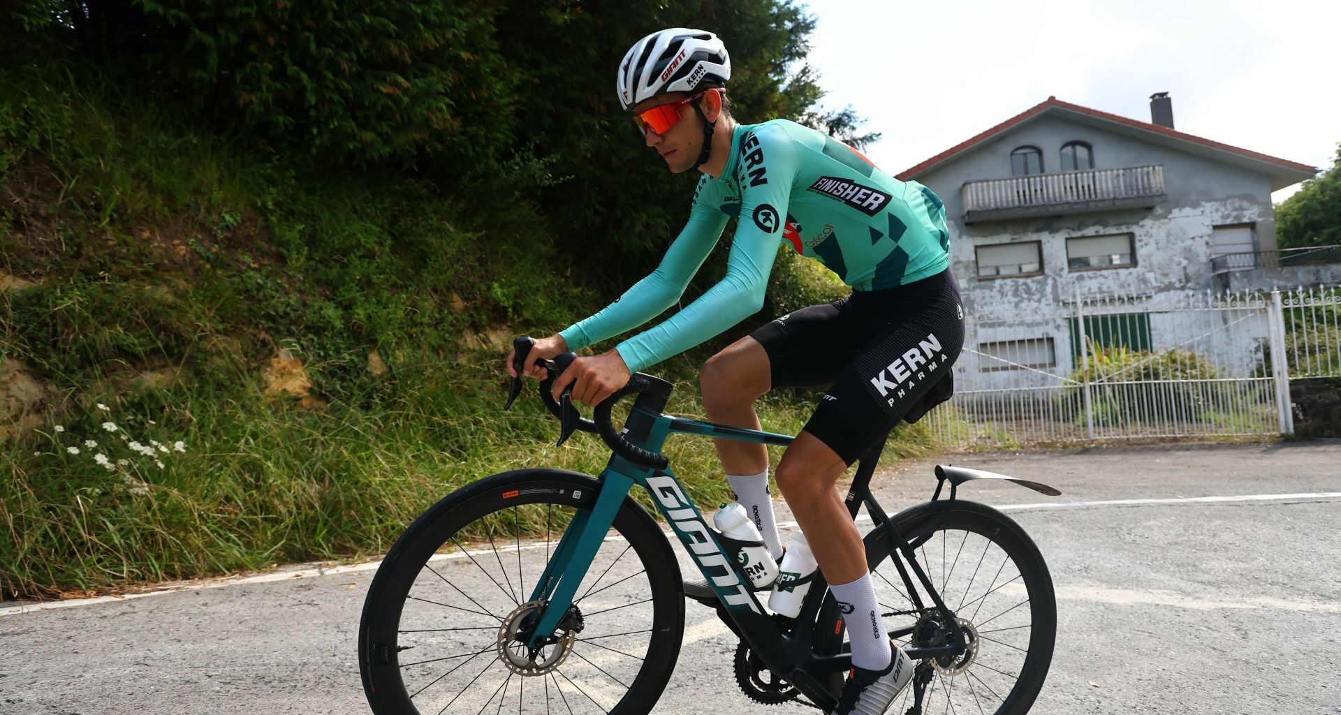 Unai Iribar renueva hasta 2027 con Kern Pharma