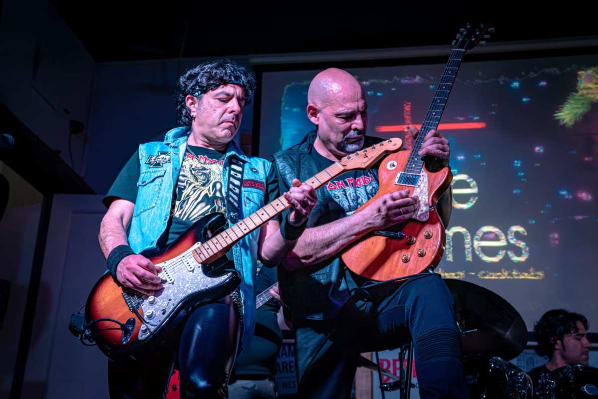 Los guitarras Eduardo Navalón (izquierda) y Manolo Espadas. Foto: David Merino (Fotogenik Fotografía).