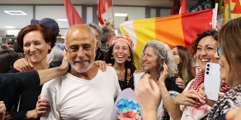 Ada Colau y Jordi Coronas, en el grupo
