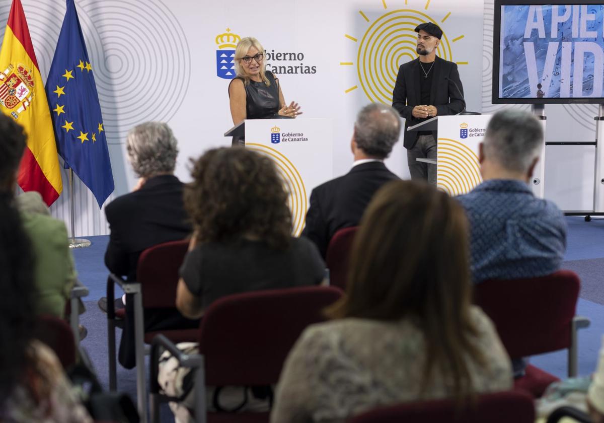 El cantante de Efecto Pasillo desvela sus problemas de salud mental y lanza un mensaje optimista: «Se puede salir adelante»