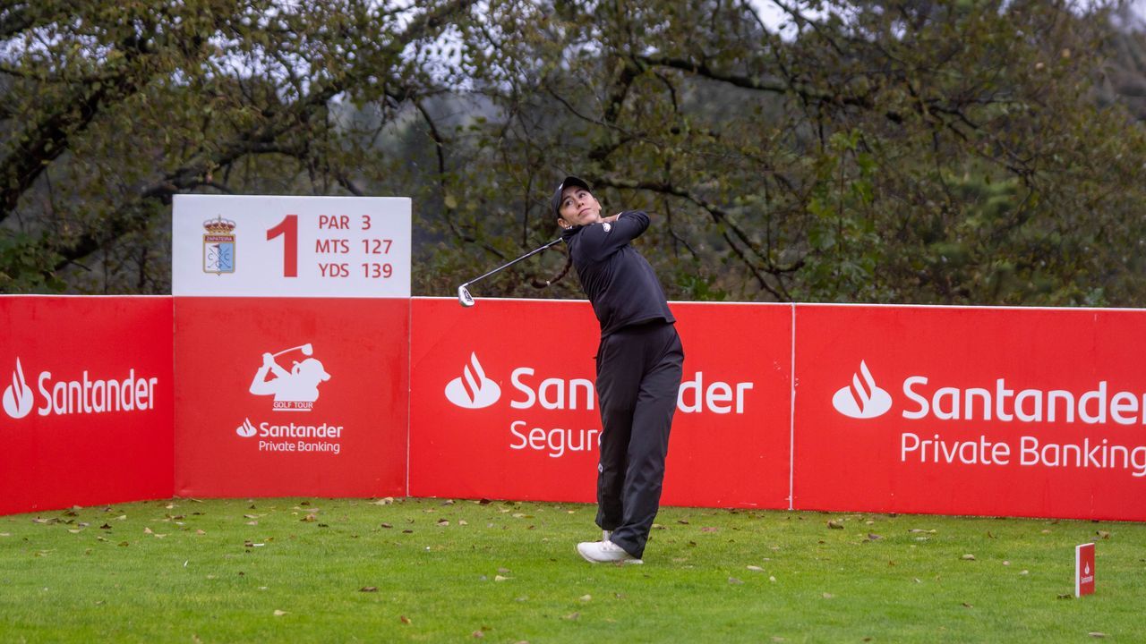 La niebla se lleva el protagonismo en el Santander Golf Tour La Coruña