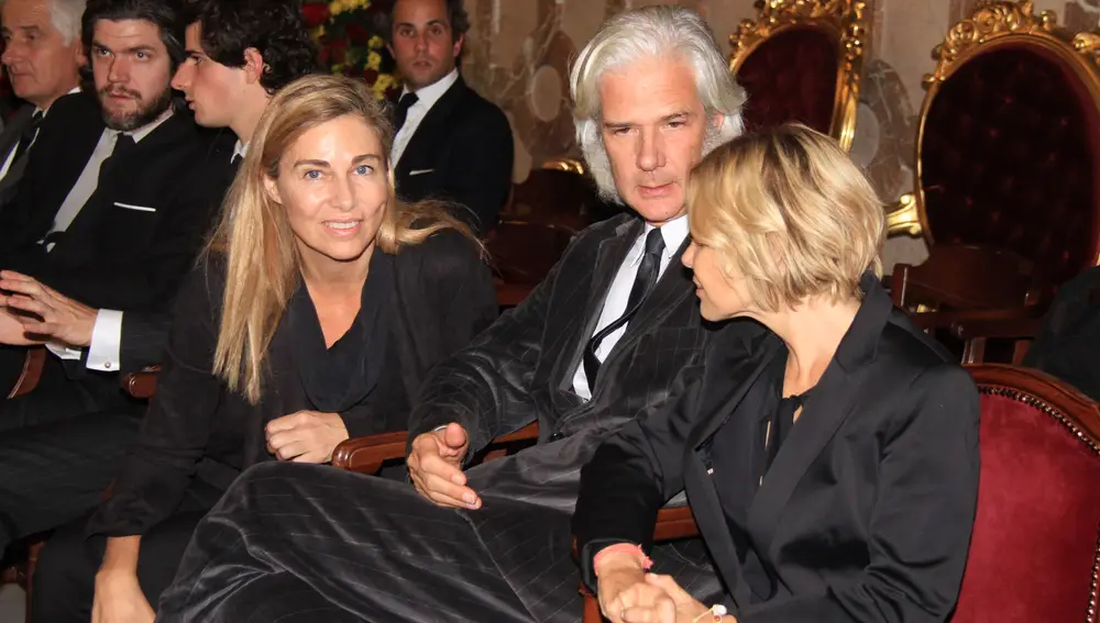 Jacobo Fitz-James, entre Inka Martin y Eugenia Martínez de Irujo 