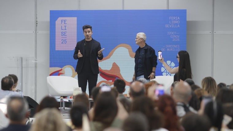 Javier Castillo en la Feria del Libro de Sevilla