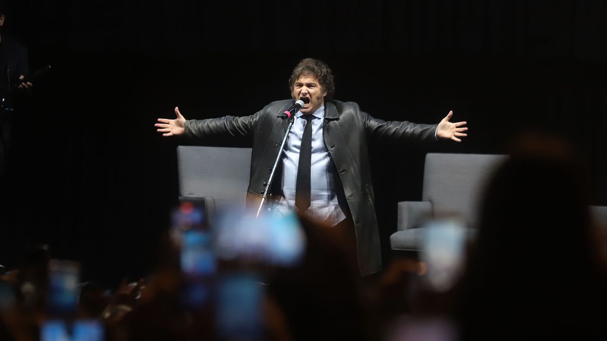 Javier Milei relanza su campaña y presenta su nuevo libro en un estadio cerrado