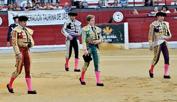 El Fandi, Talavante y Borja Jiménez triunfan en una tarde redonda en La Alameda