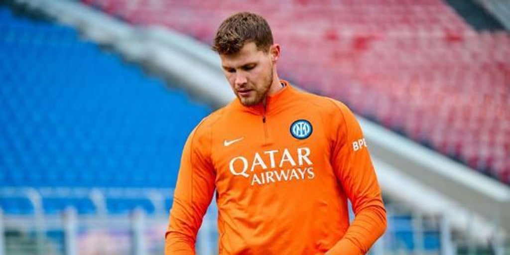 Josep Martínez, portero español del Inter de Milán, atropella a un anciano en silla de ruedas que invadió su calzada