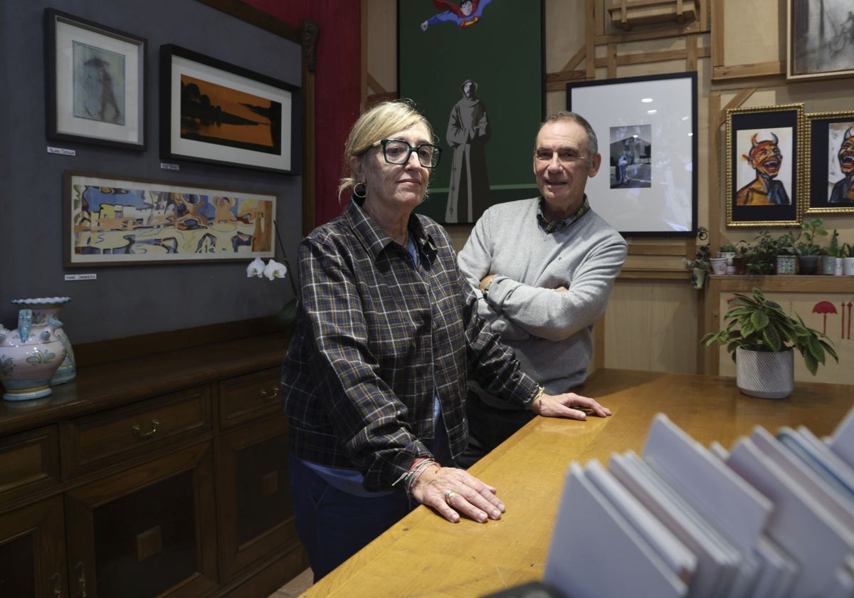 Cierra El Estudio, el histórico taller de Gijón donde enmarcan los artistas asturianos