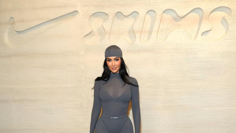 La línea de lencería Skims de Kim Kardashian lanza una tanga con vello púbico postizo incorporado
