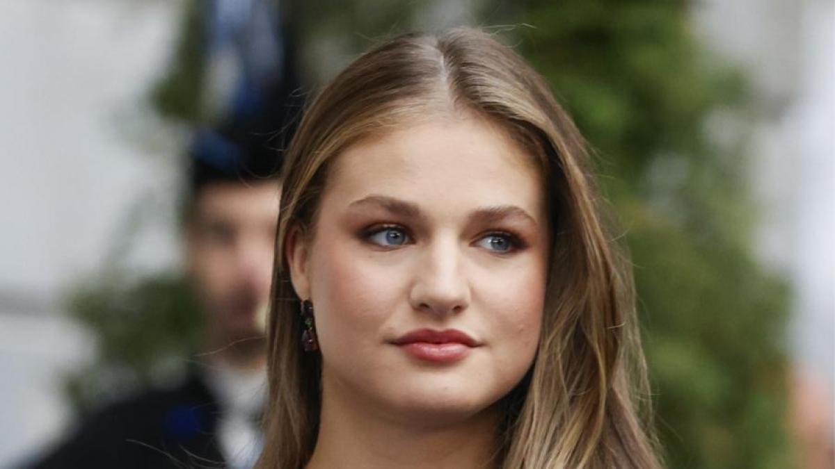 Leonor customiza un vestido de 50 euros para los Premios Princesa de Asturias