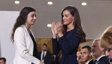 Letizia y su cálido gesto de apoyo a Andrea Ferrari, de 20 años, hija de una de las fallecidas por la DANA