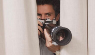 La novela negra de espías que inspira la película más vista en cines en España: "Emotiva hasta las lágrimas"