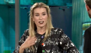 Eva Soriano habla públicamente de la ruptura con su novio y acaba metiéndose en un jardín en La Revuelta