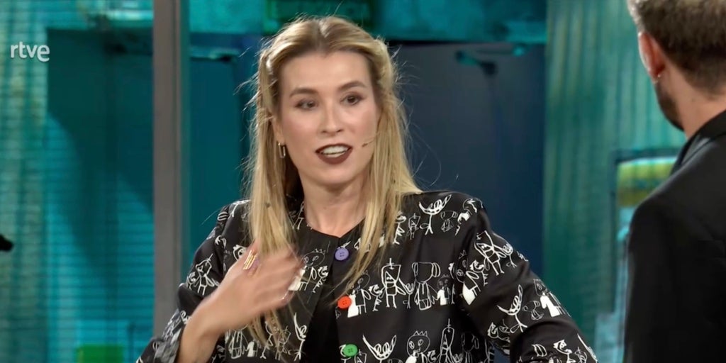 Eva Soriano habla públicamente de la ruptura con su novio y acaba metiéndose en un jardín en La Revuelta