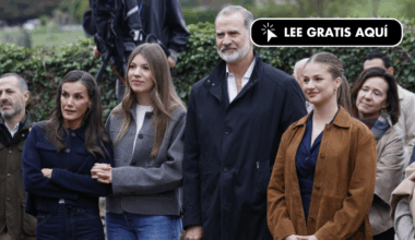 Leonor saca su lado más otoñal con un 'trench' marrón que esconde su 'total look' en Valdesoto