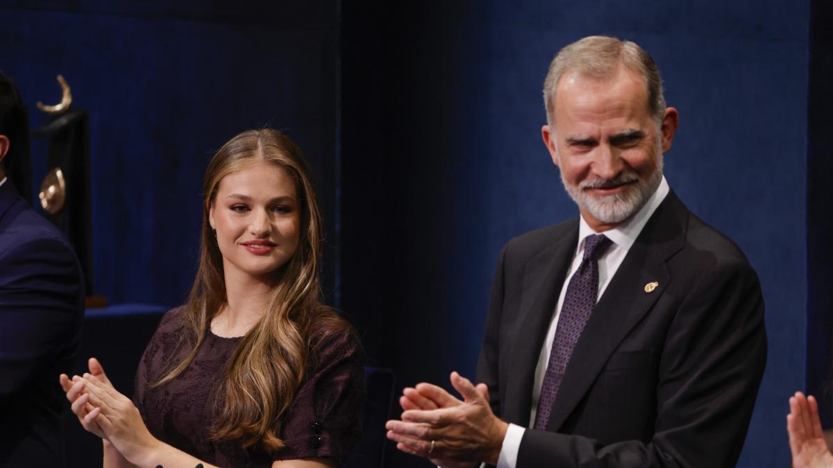 Se ve claramente la reacción de Feliciano López cuando Leonor habla sobre las hermanas durante su discurso