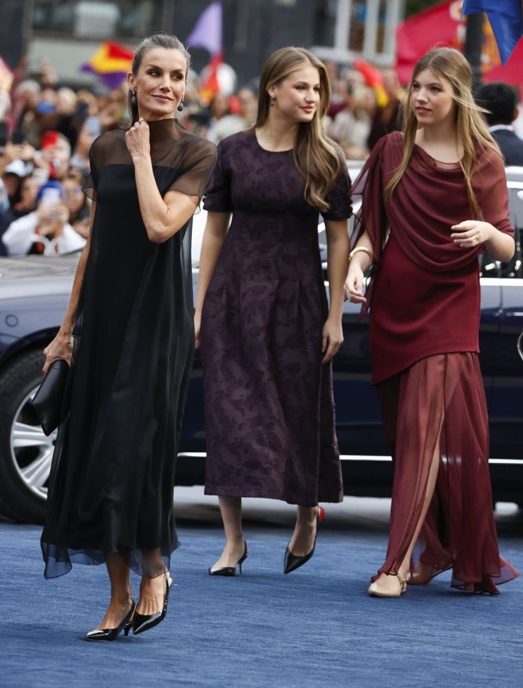 La Reina y sus hijas.