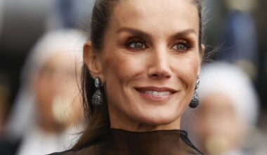 El vestido de transparencias de la Reina Letizia en los Premios Princesa de Asturias 2025