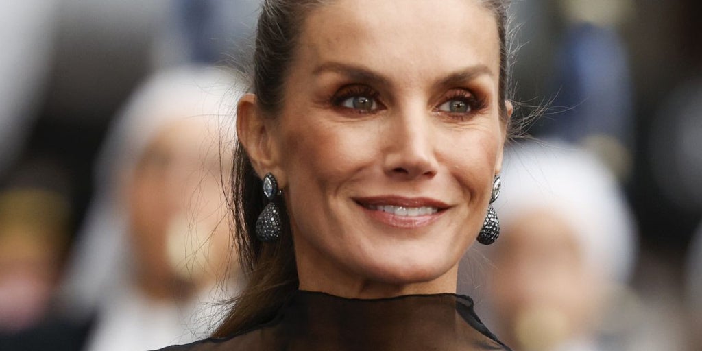 El vestido de transparencias de la Reina Letizia en los Premios Princesa de Asturias 2025
