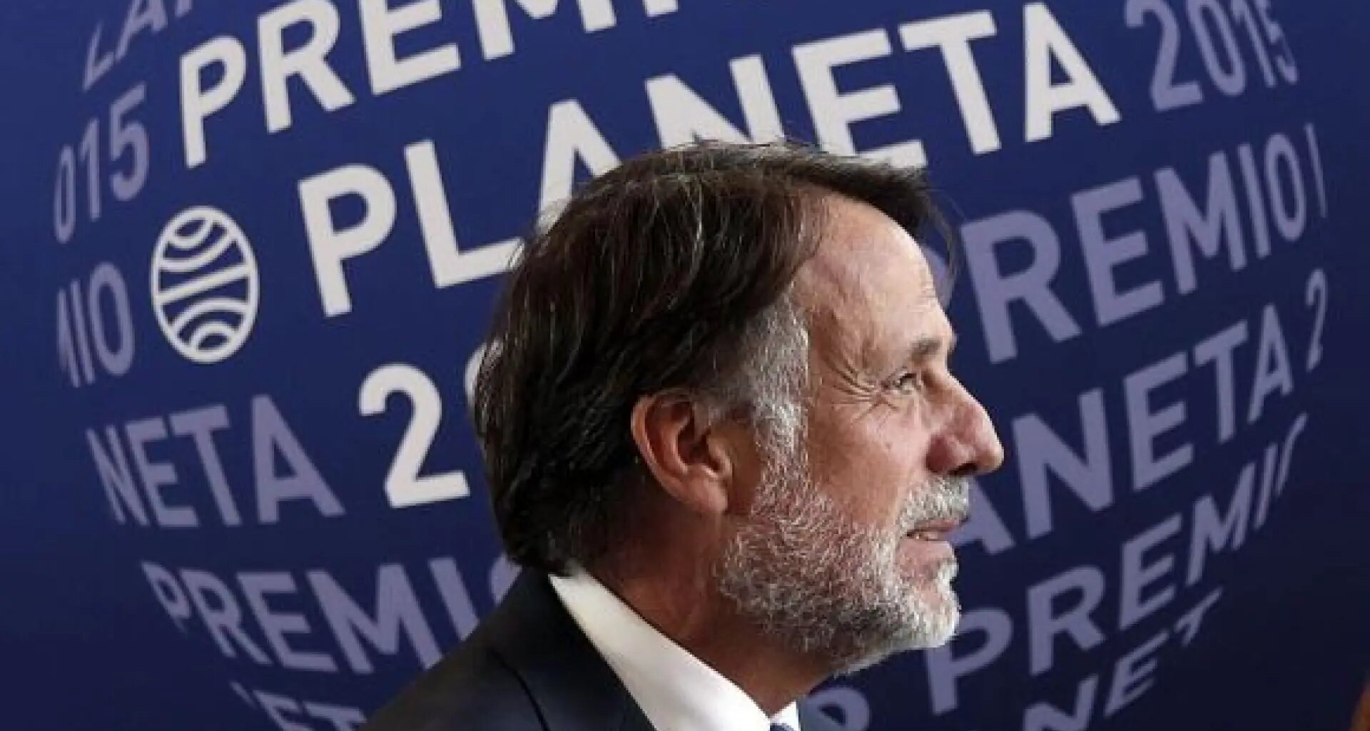 De qué van las diez novelas finalistas del premio Planeta 2025 que se falla este 15 de octubre: amor, fantasía, mitología, misterio...