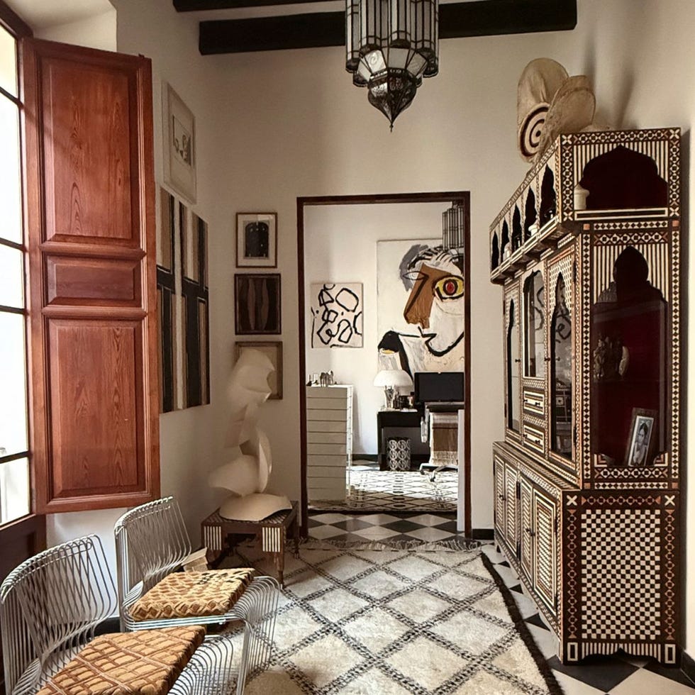 una casa antigua en mallorca reformada y decorada con muebles vintage