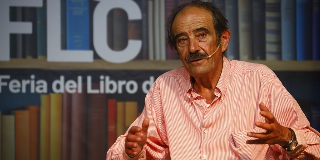 La presentación en la Feria del Libro de Córdoba del libro de Ramón Reig 'Lo que sé de Almudena', en imágenes