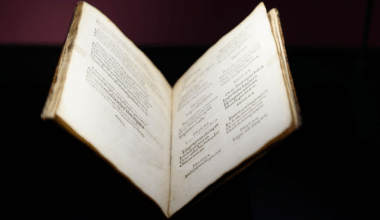 El Museo Vasco de Bayona expone el primer libro impreso en euskera