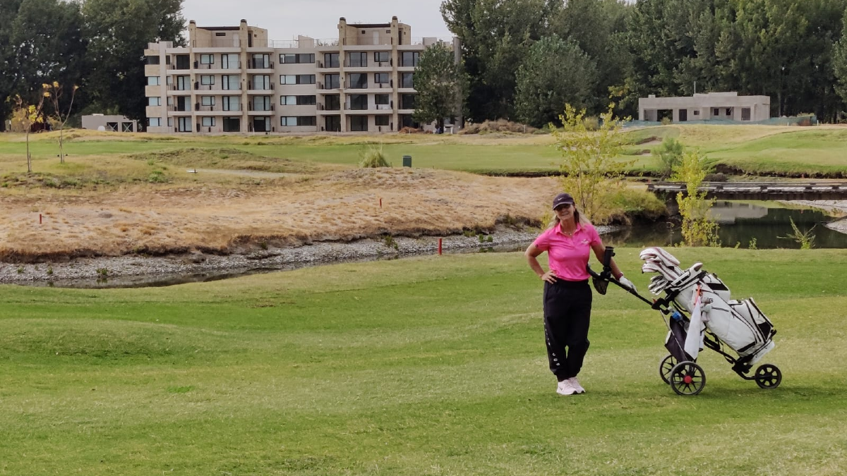 Con la presencia de los mejores golfistas del país, comenzó un importante torneo en Los Canales