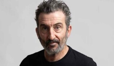 Luis Zahera posa en un retrato reciente mientras recuerda su trabajo en la planta 64 de las Torres Gemelas