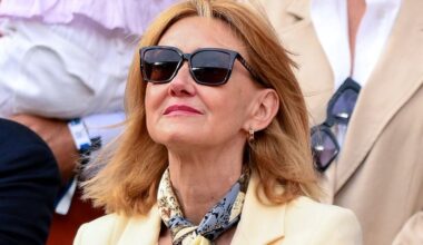 Estas zapatillas blancas que lleva la madre de Rafa Nadal conquistan a las mujeres de más de 50