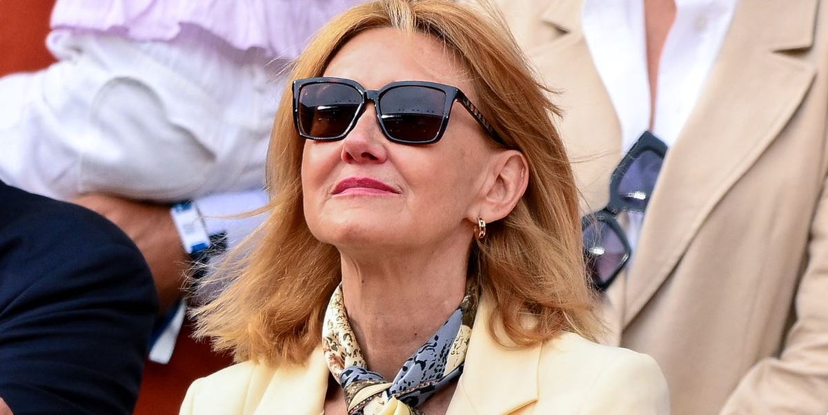 Estas zapatillas blancas que lleva la madre de Rafa Nadal conquistan a las mujeres de más de 50