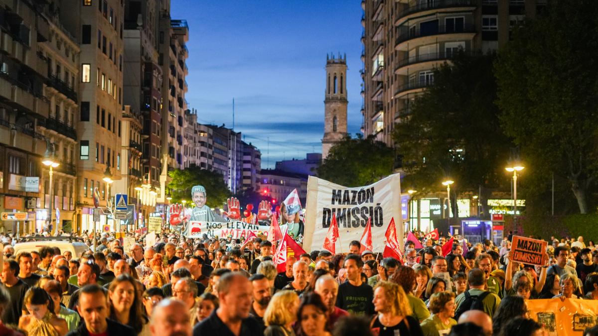 Lo que ha emitido la televisión pública valenciana durante la manifestación contra Mazón es de ver y no creer