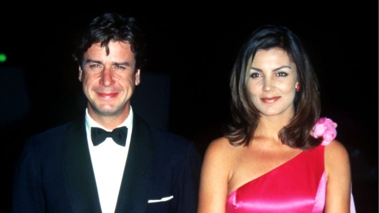 Cayetano Martínez de Irujo junto a Mar Flores