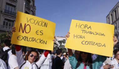 Los médicos sopesan una huelga indefinida tras un seguimiento desigual pero con mucho ruido